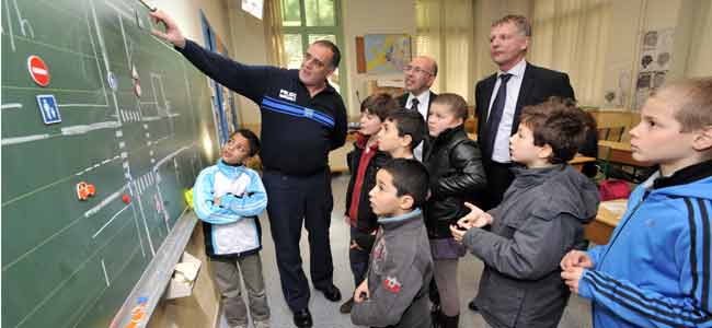 Permis de piéton - Un cours en classe Permis de piéton - Un cours en classe